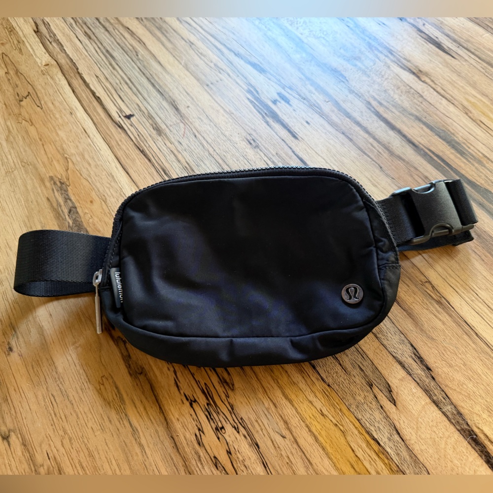 lululemon Black Everywhere Belt Bag 1L